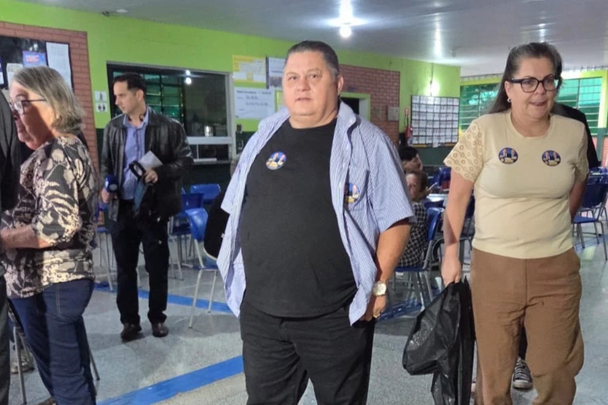 Jeferson Bezerra (Agir) vota em Dourados