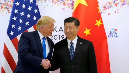EUA anunciam 'avanços substanciais' em negociações comerciais com a China - Declaração foi dada por secretário do Tesouro americano, após reuniões sobre tarifas de importação em Genebra. Mais detalhes sobre as conversas serão divulgados na segunda-feira.