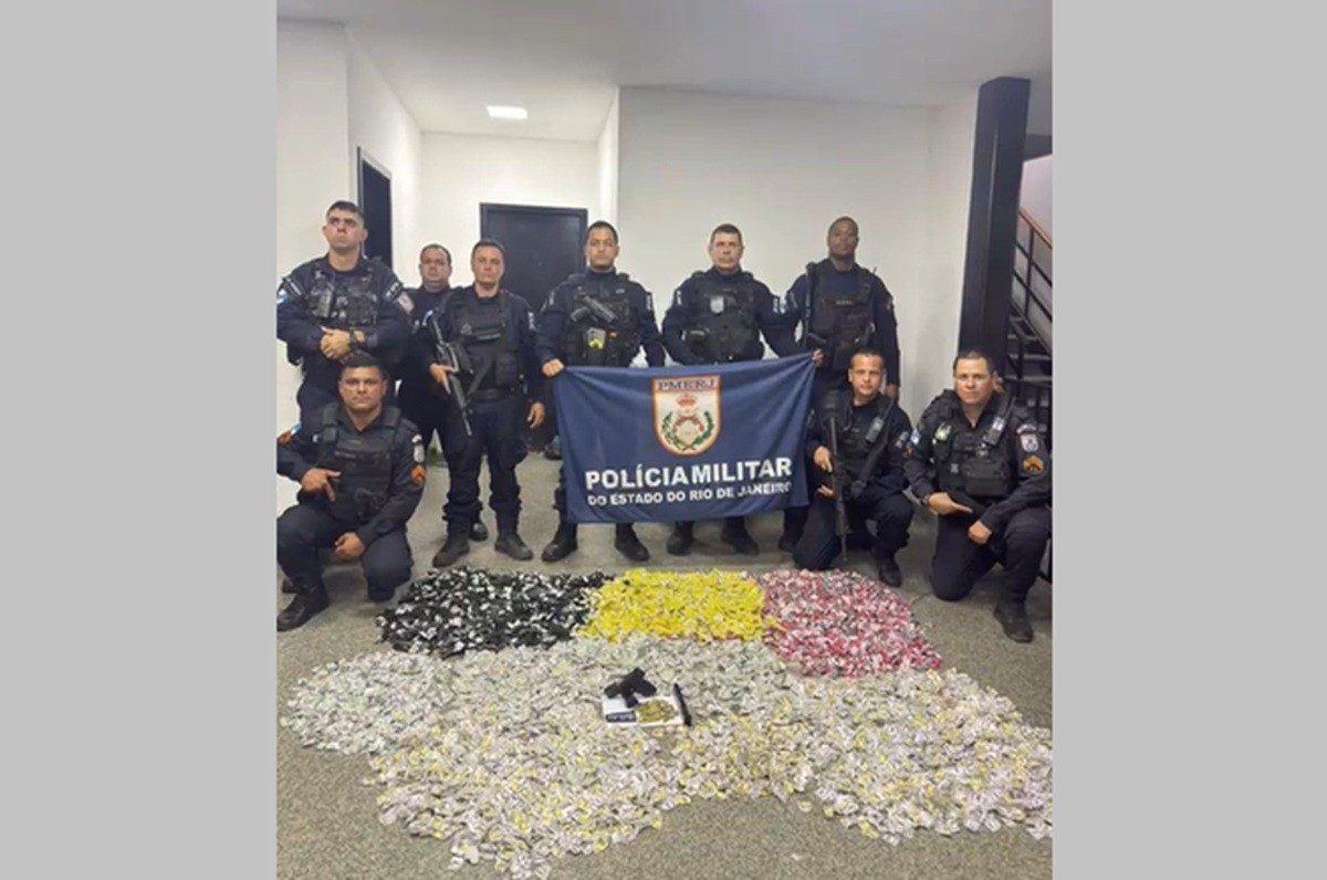 Polícia encontra quase 4 quilos de drogas dentro de táxi em Itaperuna; dois homens foram presos