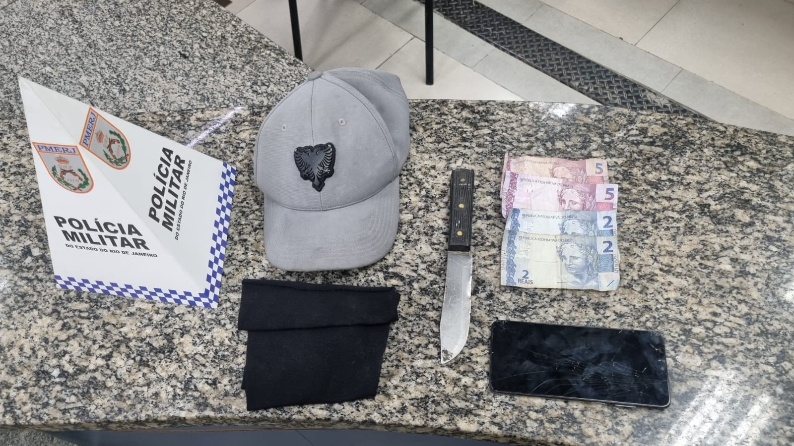 Jovem é preso após tentar roubar moto e ameaçar mulher com faca em Penedo 