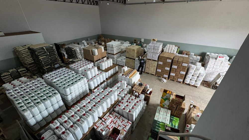 Quase 60 toneladas de agrotóxicos falsificados e outros insumos são apreendidas em galpão clandestino em MG