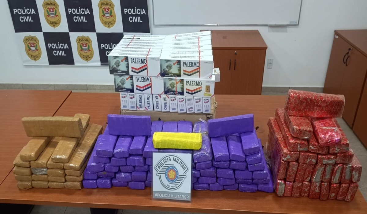Homem que transportava maços de cigarro e tijolos de maconha é preso após capotar carro em rodovia do interior de SP