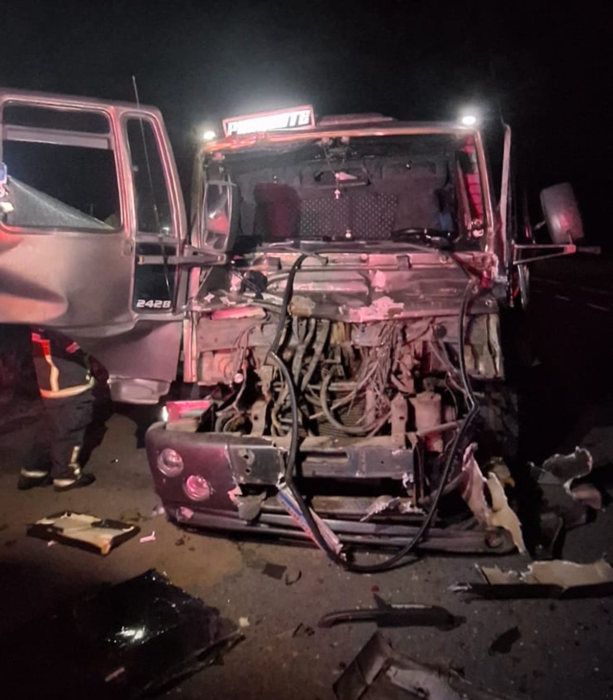 Duas pessoas ficam feridas após colisão entre carro e caminhão em Pilar, AL