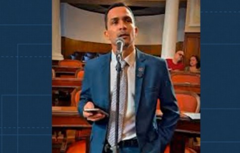 Funcionário da Prefeitura de Niterói acusa vereador Eduardo Paiva de agressão dentro da Câmara; homem teve o nariz quebrado