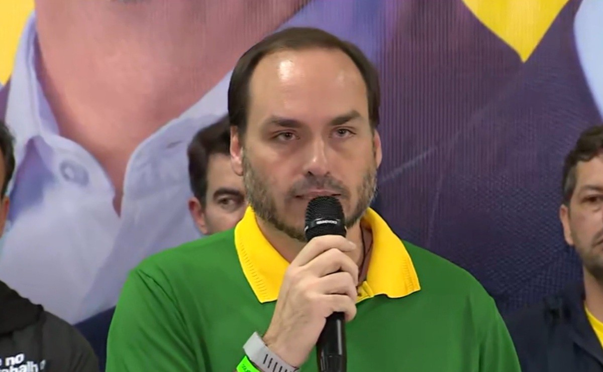 Carlos Bolsonaro conquista Senado por SC e afasta rótulo de forasteiro: 'Sempre estive por perto'