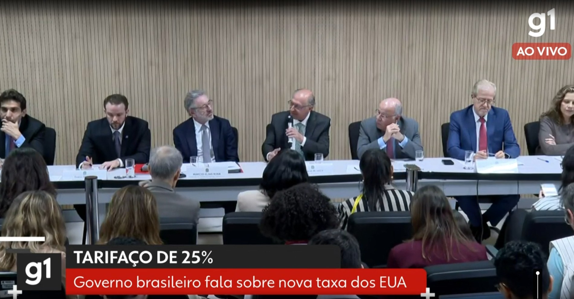 Governo faz coletiva sobre novo tarifaço de 25% dos EUA contra Brasil