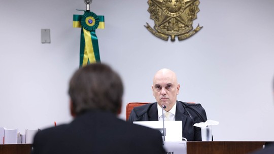 Bolsonaro nega ter incentivado atos do 8/1 e chama de 'malucos' apoiadores que pedem intervenção militar