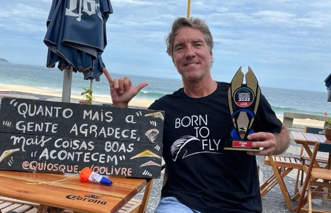Empresário e bicampeão de asa-delta Phil Haegler morre em acidente de parapente no Rio