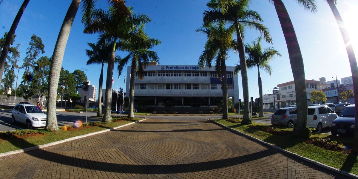 Concursos públicos em Itajaí ofertam 42 vagas com salários de até R$ 25 mil; veja cargos 