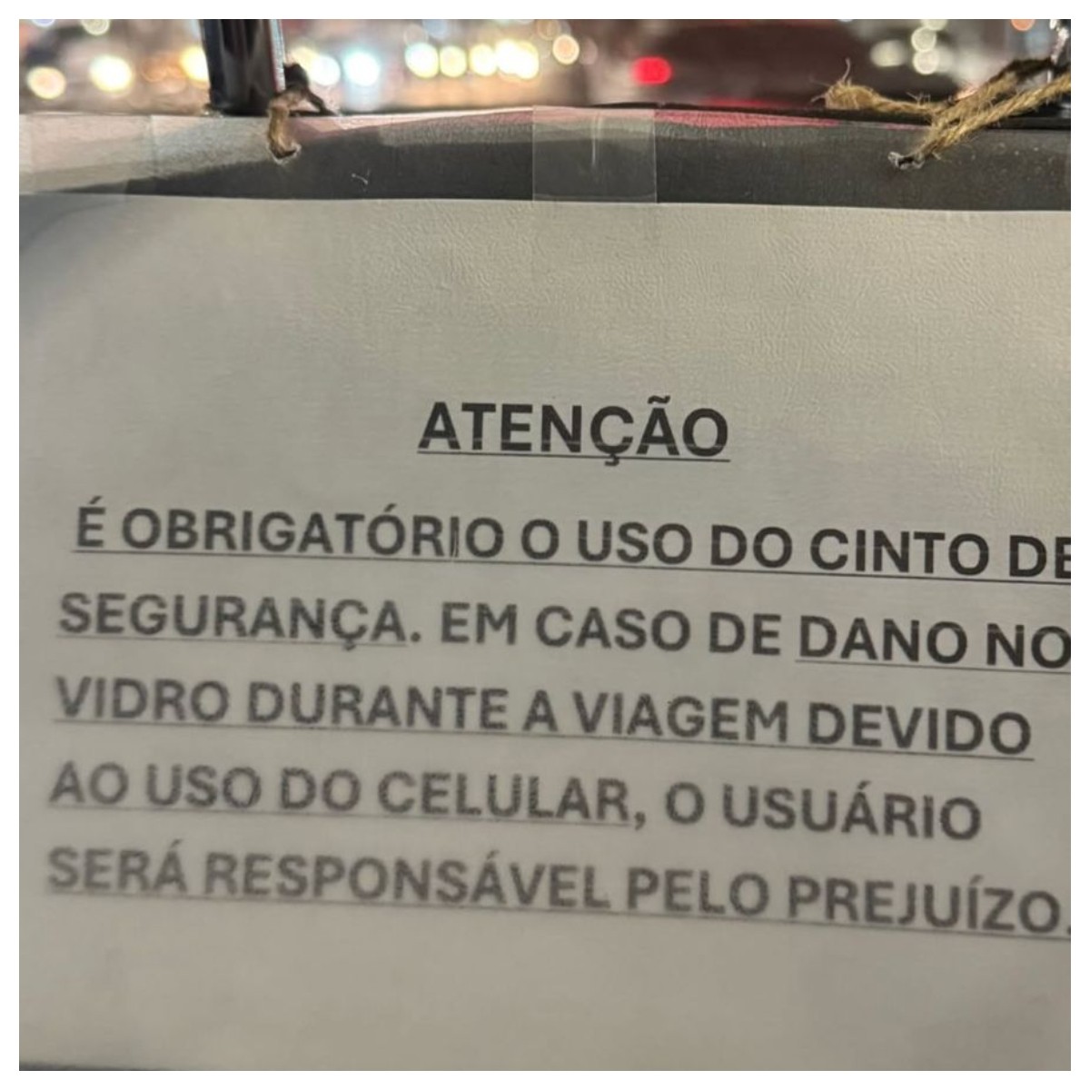 Taxista responsabiliza passageiro por vidro quebrado em tentativa de assalto; Procon diz que é ilegal