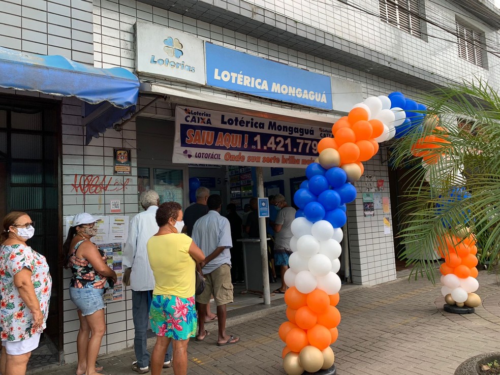 Lotérica pede 'caixinha' após apostador ganhar R$ 94 mi com aposta única da  Mega-Sena em pequena cidade de SP, Santos e Região