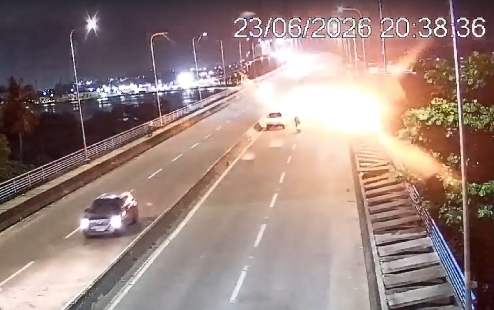 VÍDEO: Homem sofre queimaduras ao tentar furtar fiação elétrica na Ponte Aracaju-Barra