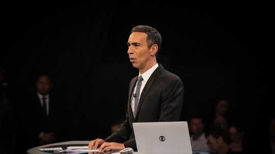 É #FAKE que César Tralli divulgou número pessoal de WhatsApp - Post mentiroso com foto do apresentador nas redes sociais; jornalista diz que conteúdo é falso. Esse tipo de mensagem é prática comum de golpistas, que usam imagem de pessoas conhecidas para cometer fraudes (como pedir dinheiro e dados pessoais).