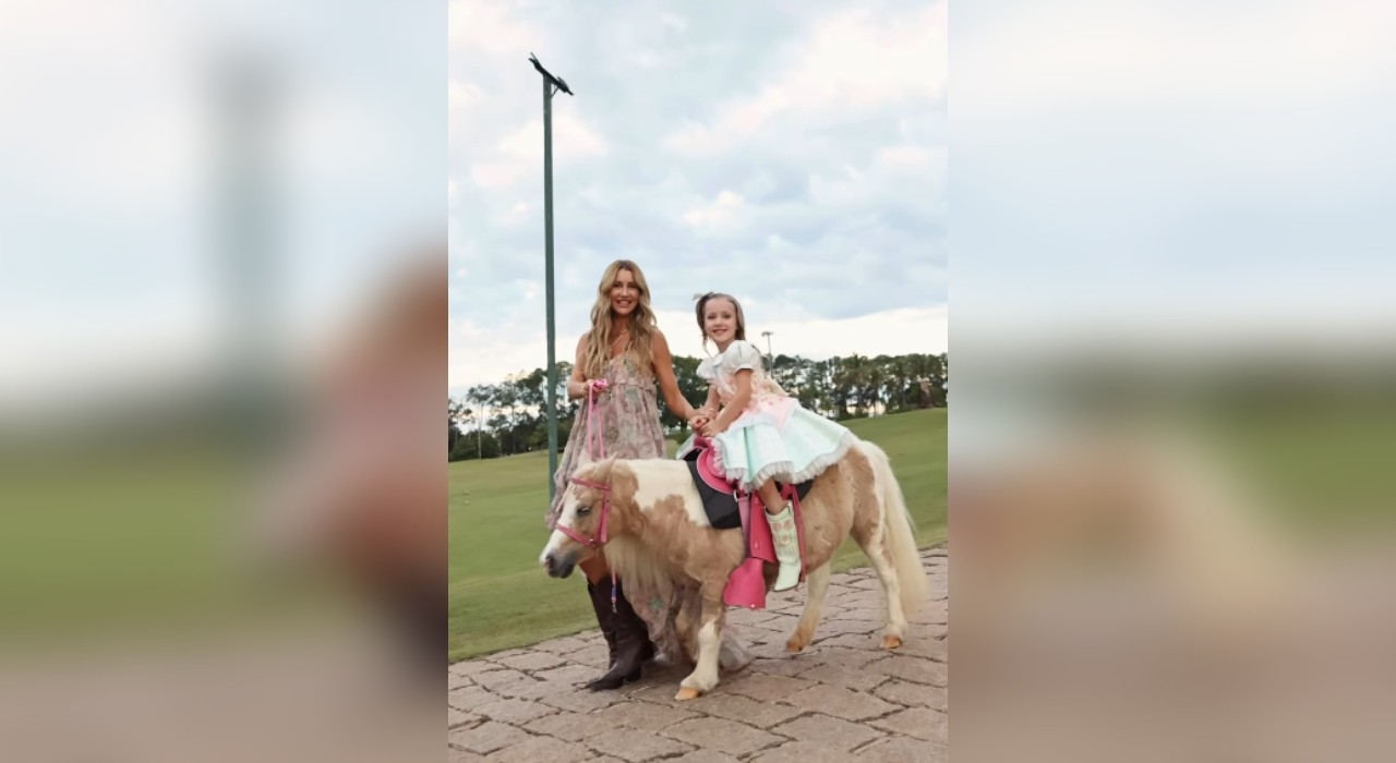 Montada em pônei e com bolo de sete andares, filha de Roberto Justus e Ana Paula Siebert comemora aniversário com megafesta no interior de SP