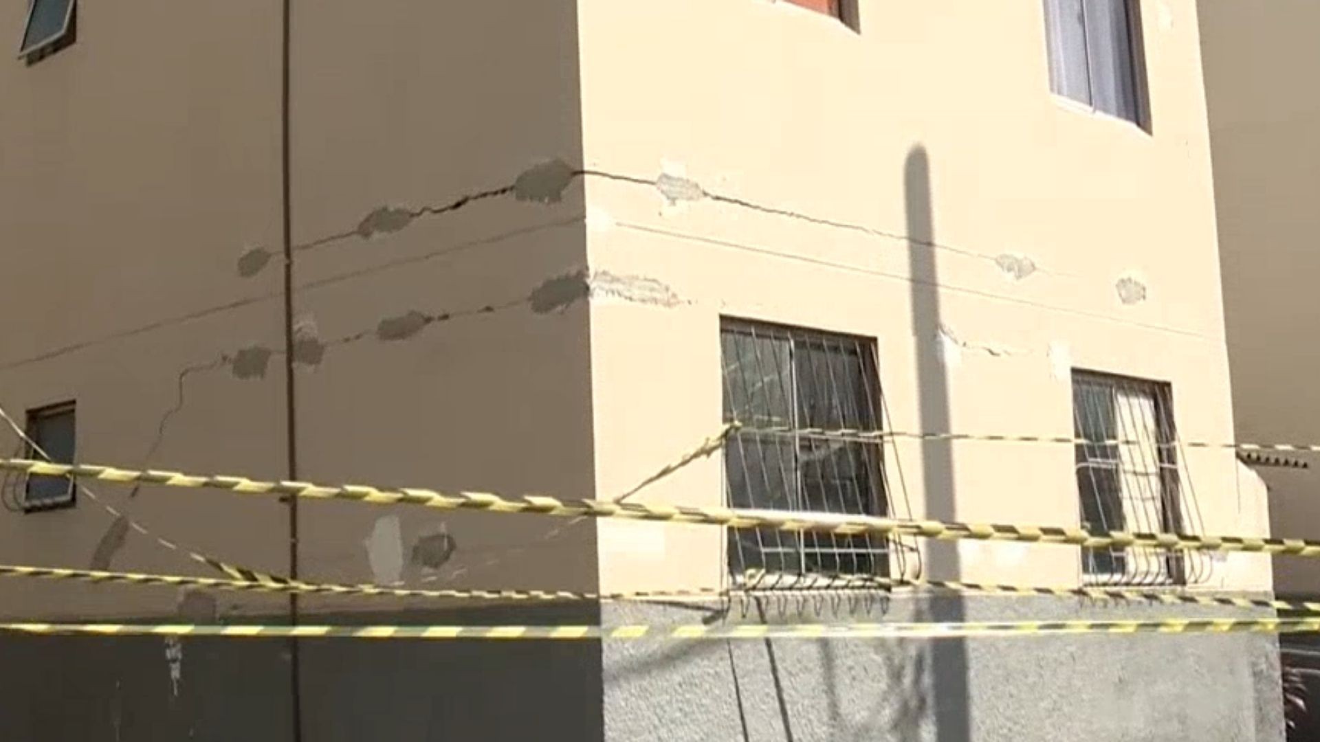 Risco de colapso interdita prédio e obriga 16 famílias a deixar apartamentos em Vila Velha