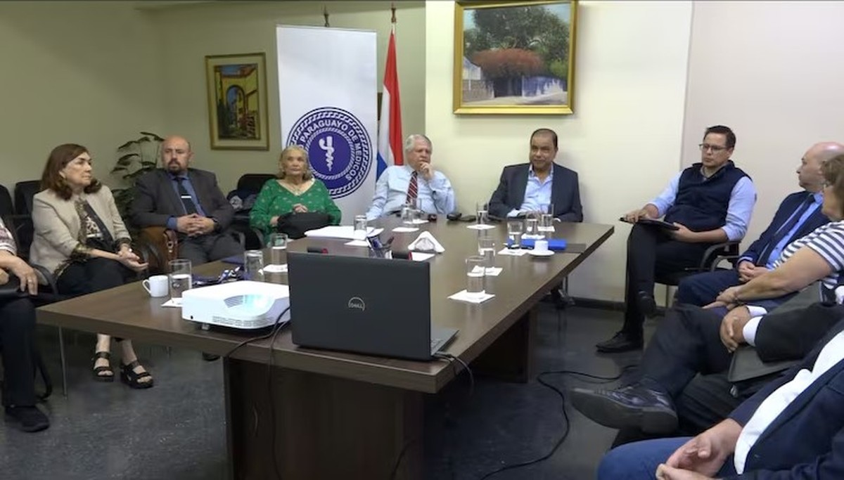 Círculo de Médicos do Paraguai alerta para cursos irregulares de medicina | Universidade Central do Paraguai