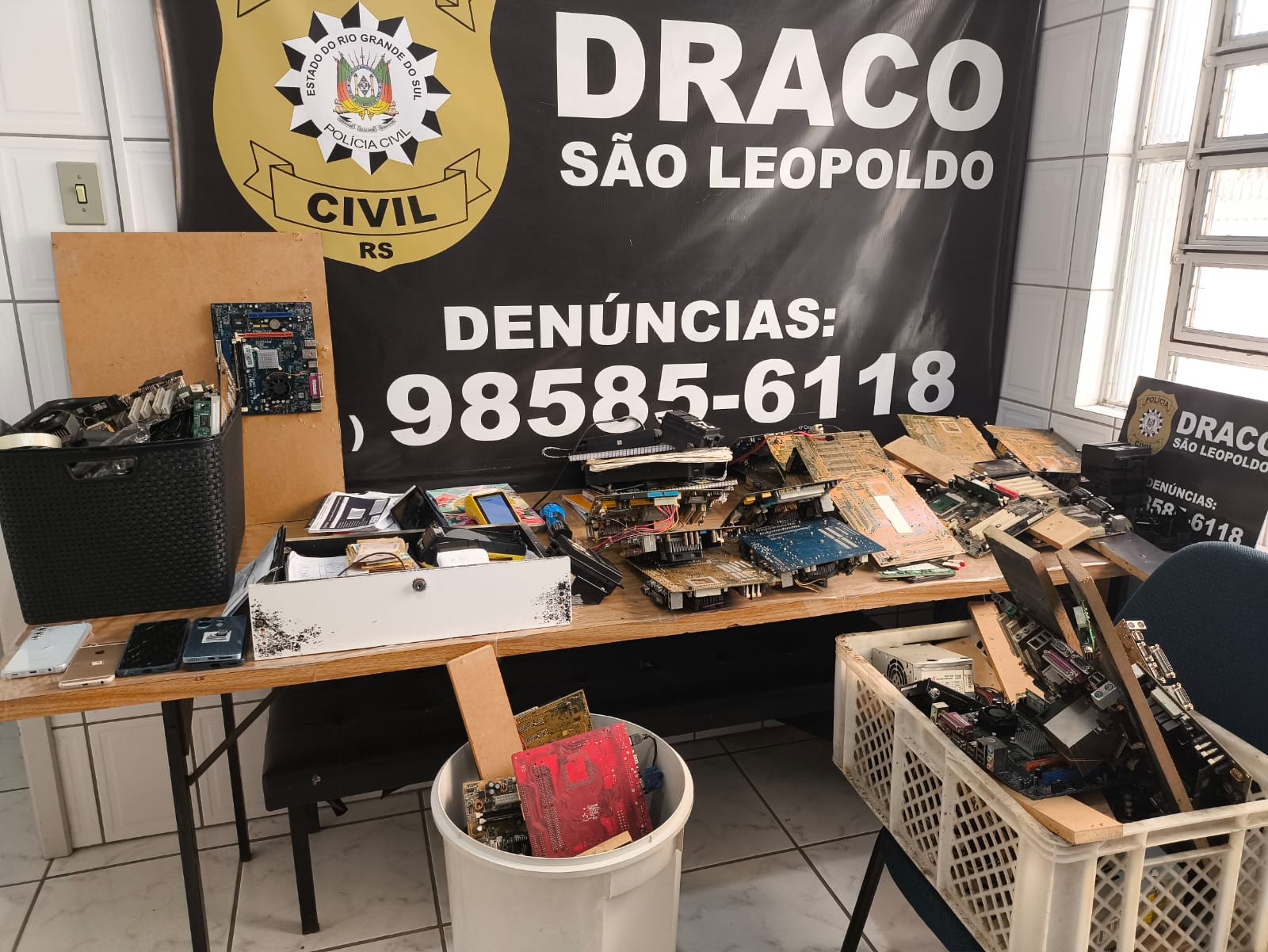 Suspeitos de extorquir empresários para não incendiar prédios e veículos são presos