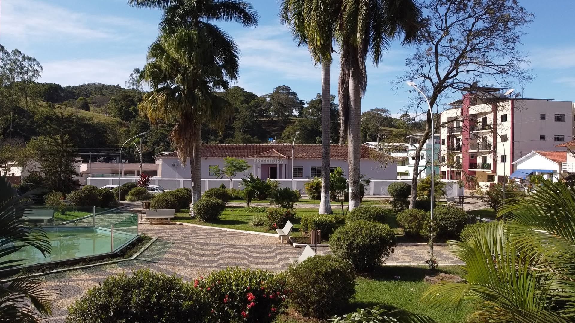 Com salário de até R$ 11,7 mil, Prefeitura de Paiva abre concurso com 13 vagas 