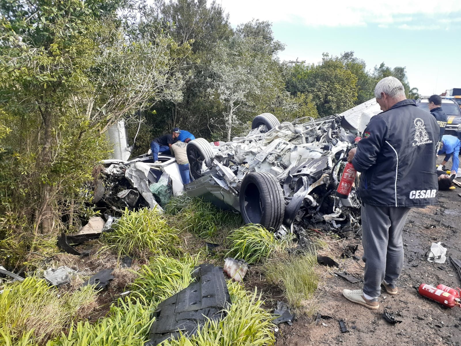 Empresária de banda e dois homens morrem após colisão entre carros de luxo em Pantano Grande