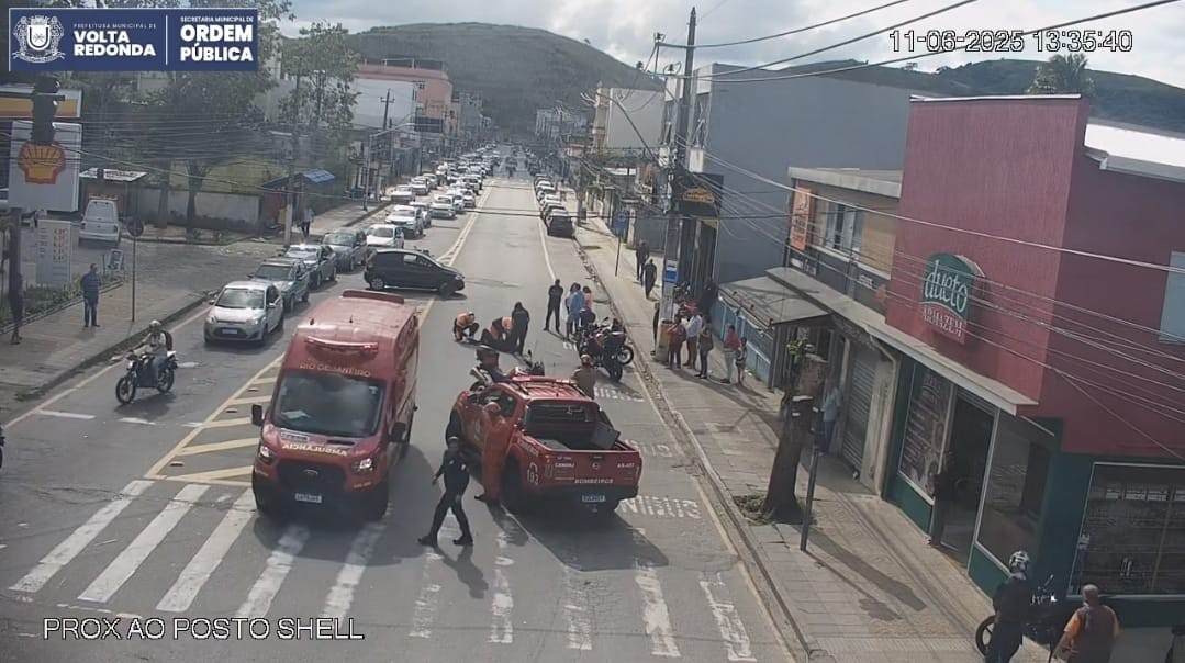Acidente entre carro e moto deixa uma pessoa ferida em Volta Redonda