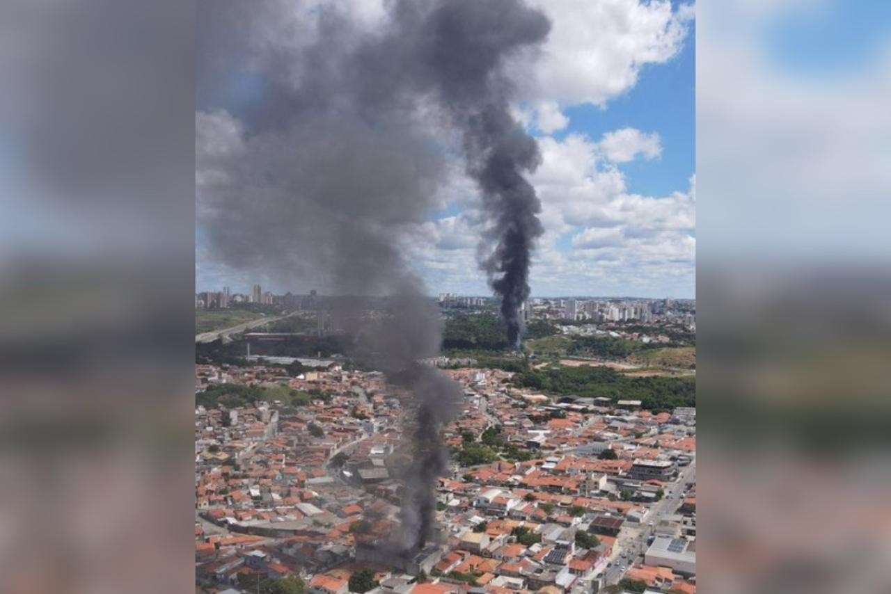 Em 30 minutos, bombeiros são chamados para combater incêndios com muita fumaça em dois pontos de Sorocaba