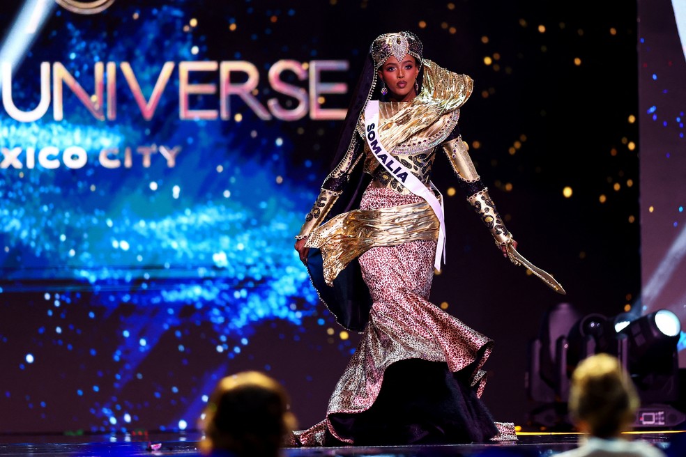 A modelo Khadija Omar, candidata da Somália ao Miss Universo 2024 — Foto: Raquel Cunha/Reuters