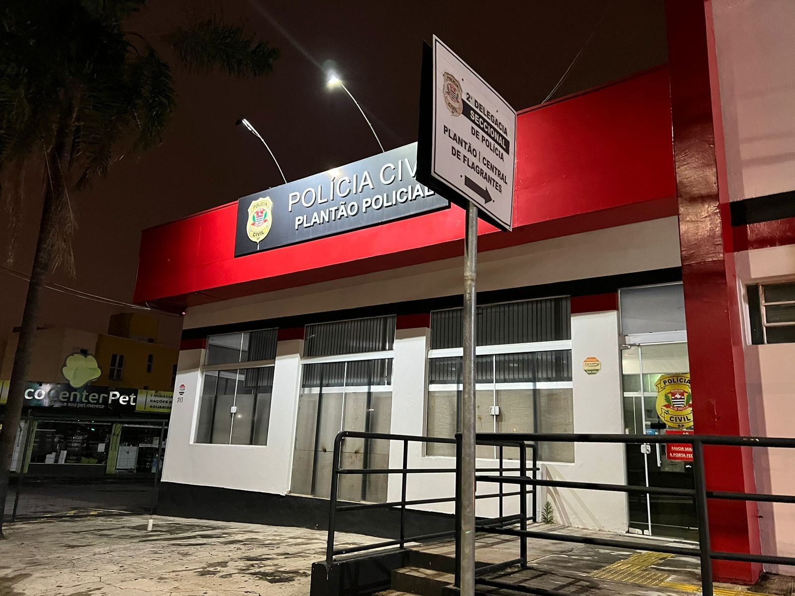 Vizinhos encontram mulher morta com ferimentos de faca em casa de Campinas