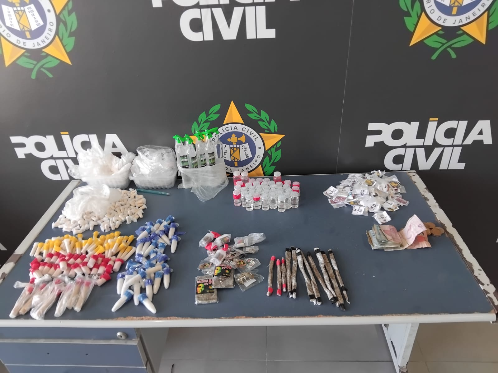 Homem é preso por envolvimento com o tráfico de drogas em Angra dos Reis