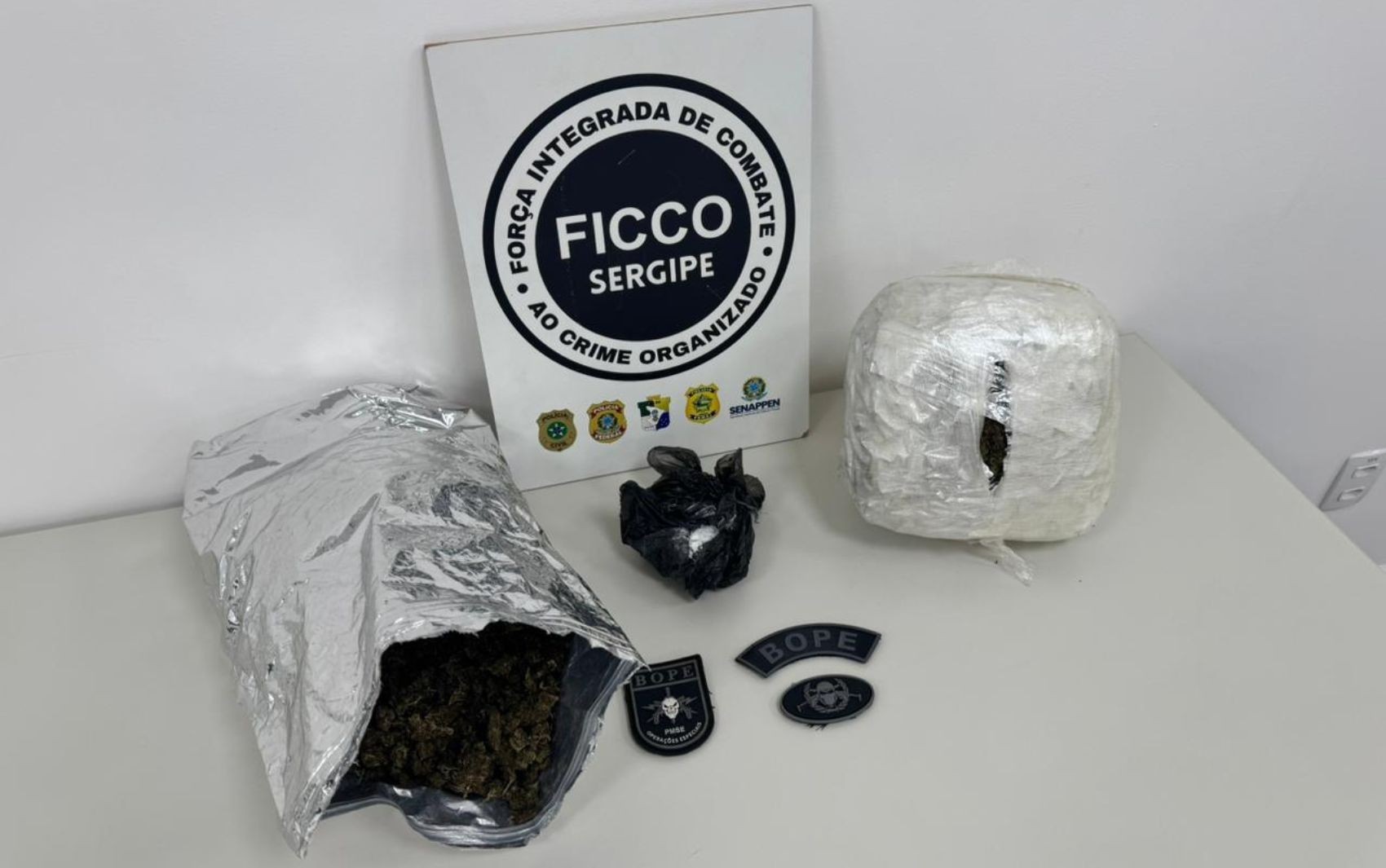 Mulher é presa em Aracaju com mais de 2 quilos de drogas na bagagem