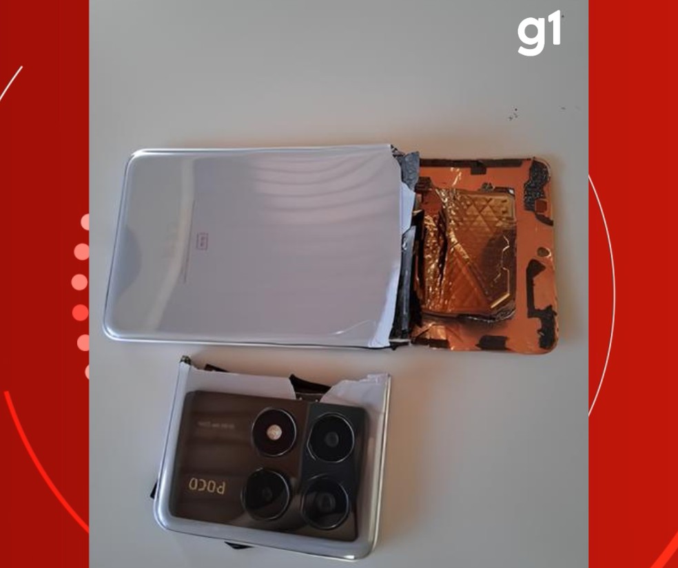 O comandante quebrou o celular do soldado com as próprias mãos — Foto: Reprodução