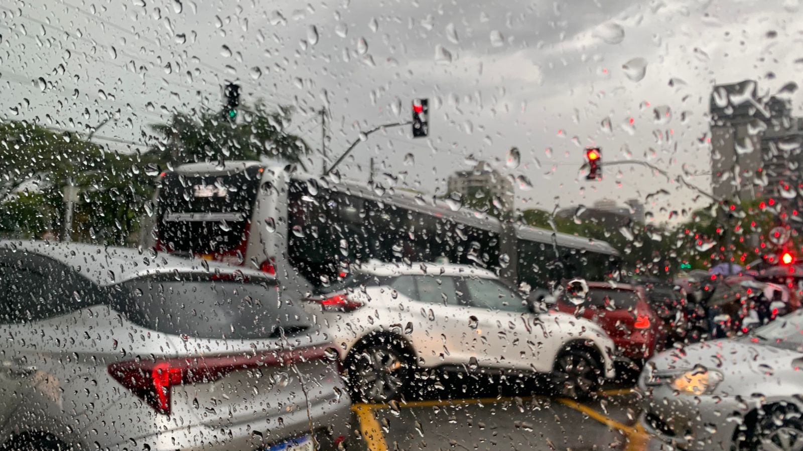 Cidade de SP entra em estado de atenção para alagamentos