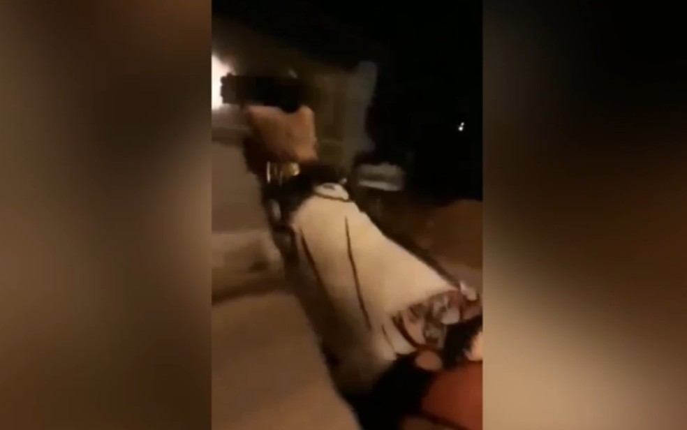 Traficante conhecido como ‘Tio Patinhas’ chegou a gravar vídeo atirando por ruas de Niquelândia antes de ser morto pela polícia  — Foto: Divulgação/Polícia Militar