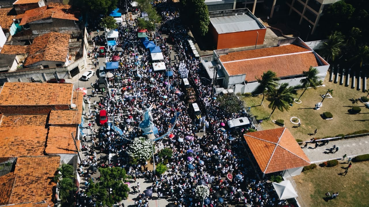 Caminhada com Maria reúne milhares de fiéis em Fortaleza — Foto: Ismael Soares/SVM
