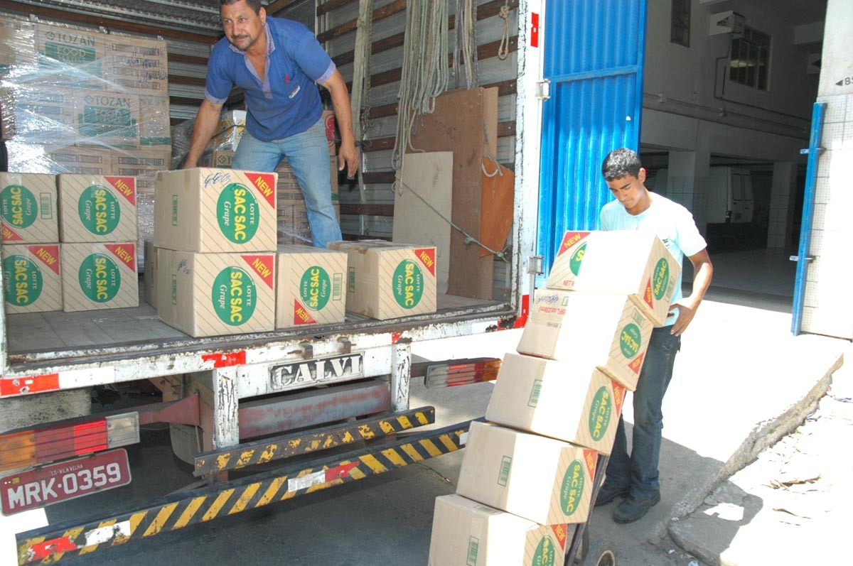 SIMM oferece 50 vagas para auxiliar de logística ou carga e descarga