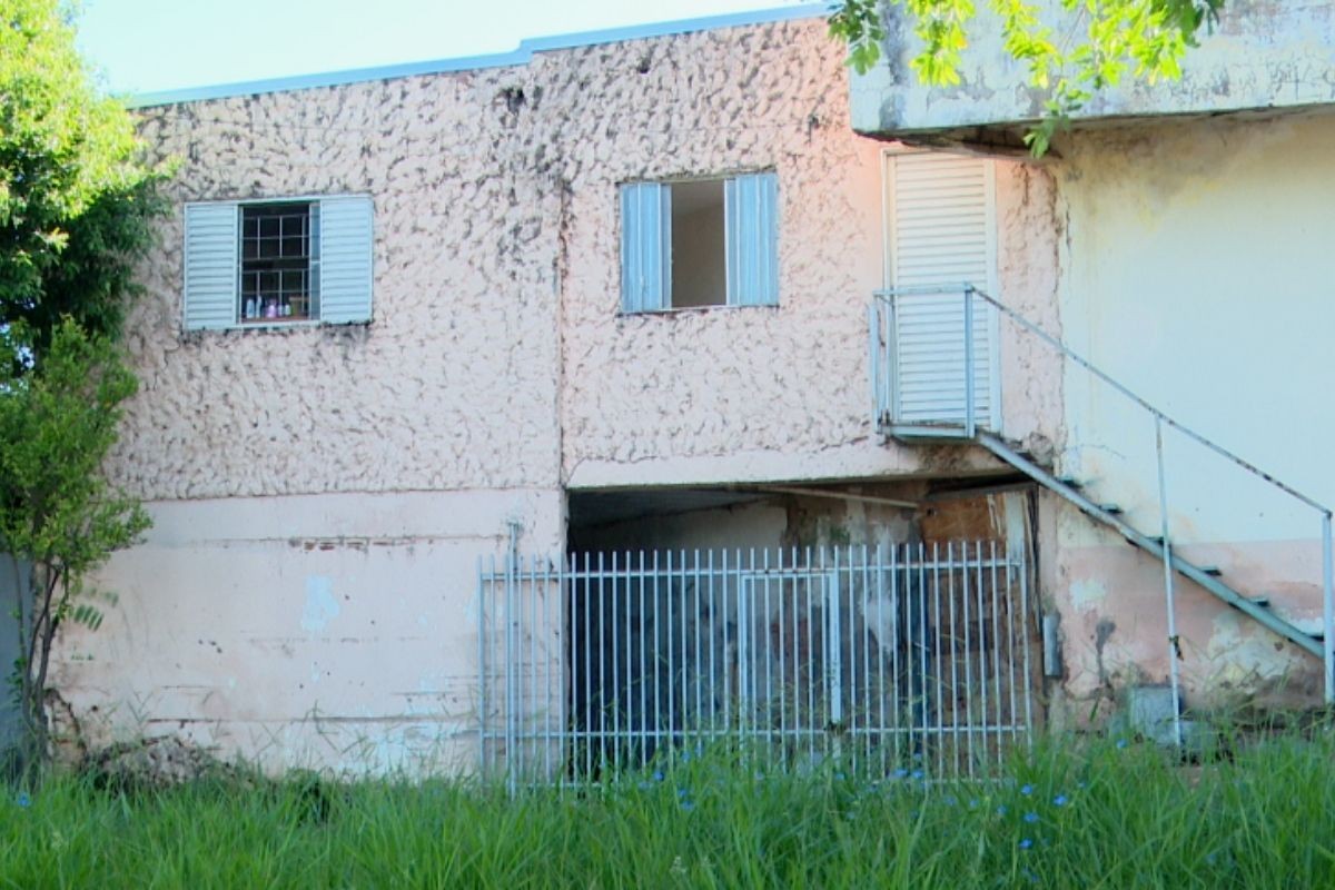 Polícia encontra corpo de mulher após testemunha ouvir assassino confessando crime em bar, no PR