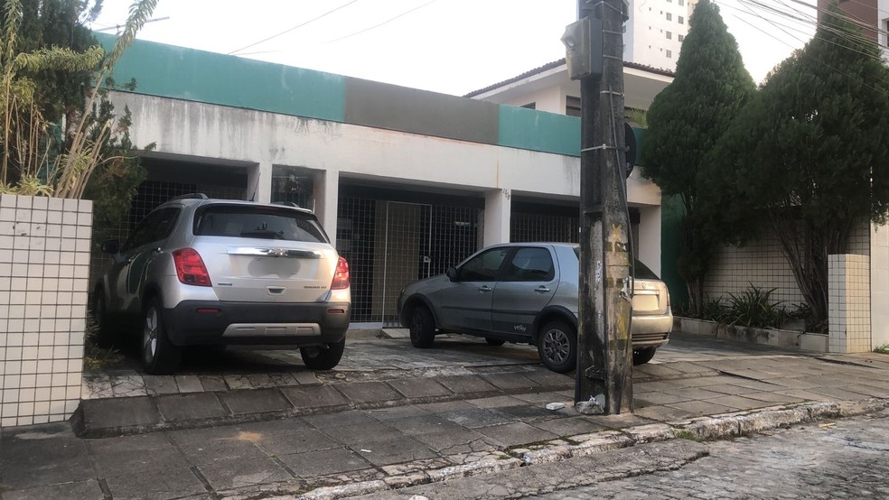 Clínica de Fernando Paredes Cunha Lima sem placa e fechada, em João Pessoa — Foto: Reprodução/TV Cabo Branco