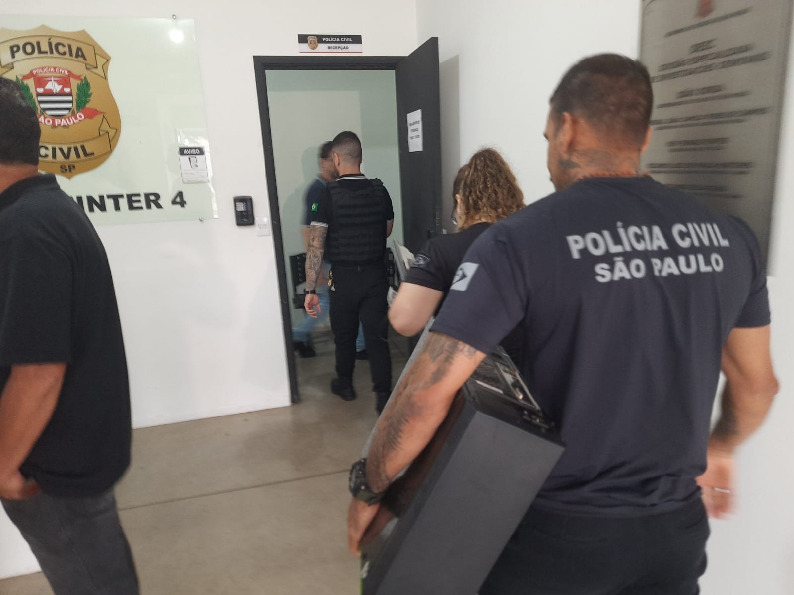 Operação da Polícia Civil prende oito suspeitos de envolvimento em desvios milionários na Apae de Bauru