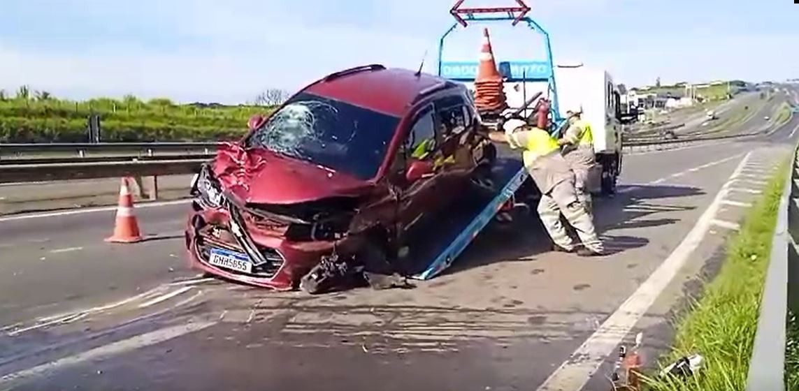 Batida entre carro furtado e moto deixa uma pessoa morta na Rodovia D. Pedro, em Campinas