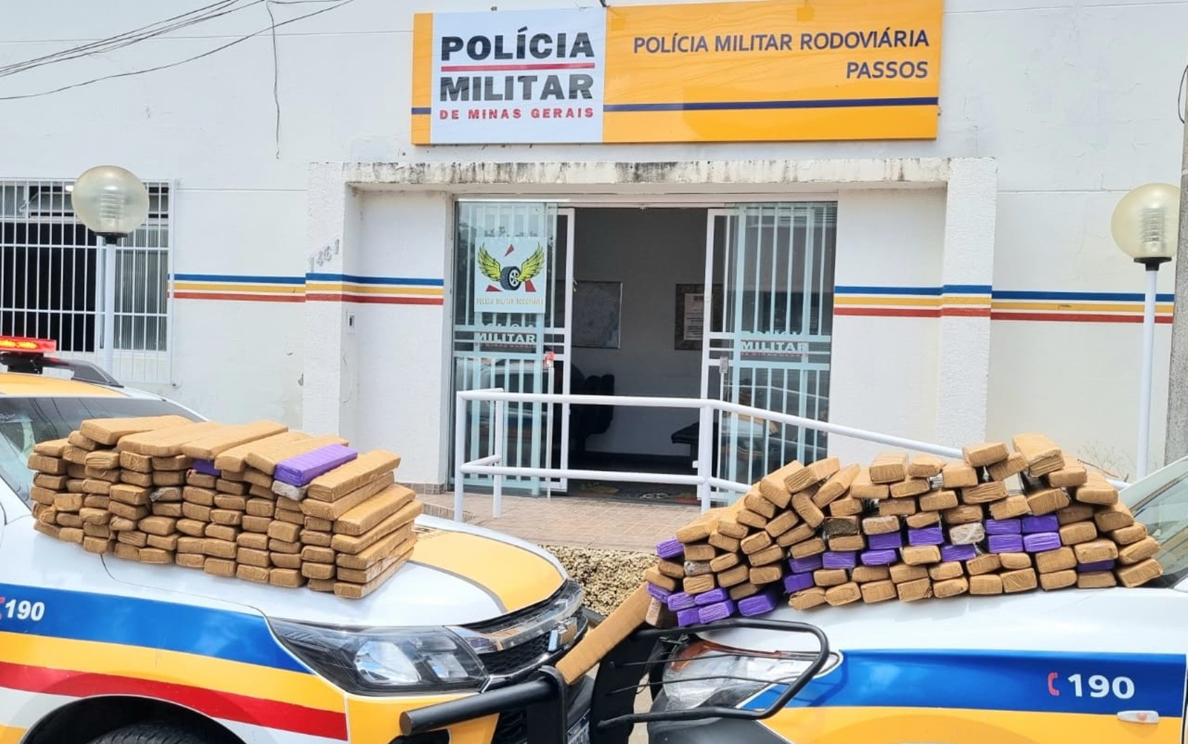 Homem é preso com 172 barras de maconha durante Operação Lei Seca em Alpinópolis, MG