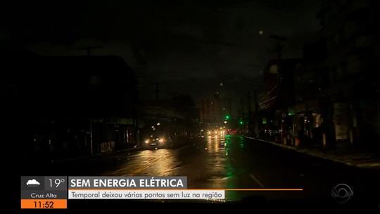 RS tem 457 mil clientes sem luz após tempestade; cinco pessoas ficaram feridas  - Programa: Jornal do Almoço 