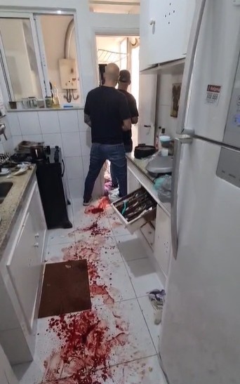 Homem é preso após esfaquear o sobrinho e fazer irmã e outra mulher reféns em Copacabana