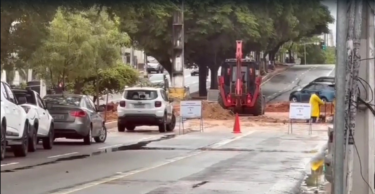 Avenida Prudente de Morais é interditada parcialmente para obra em galeria de drenagem em Natal