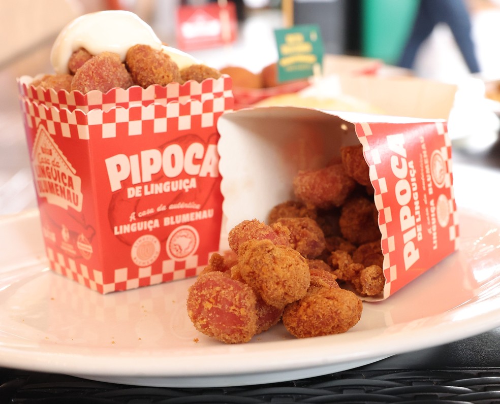 Pipoca de linguiça Blumenau já vendeu 1 mil porções na 1ª metade da festa
