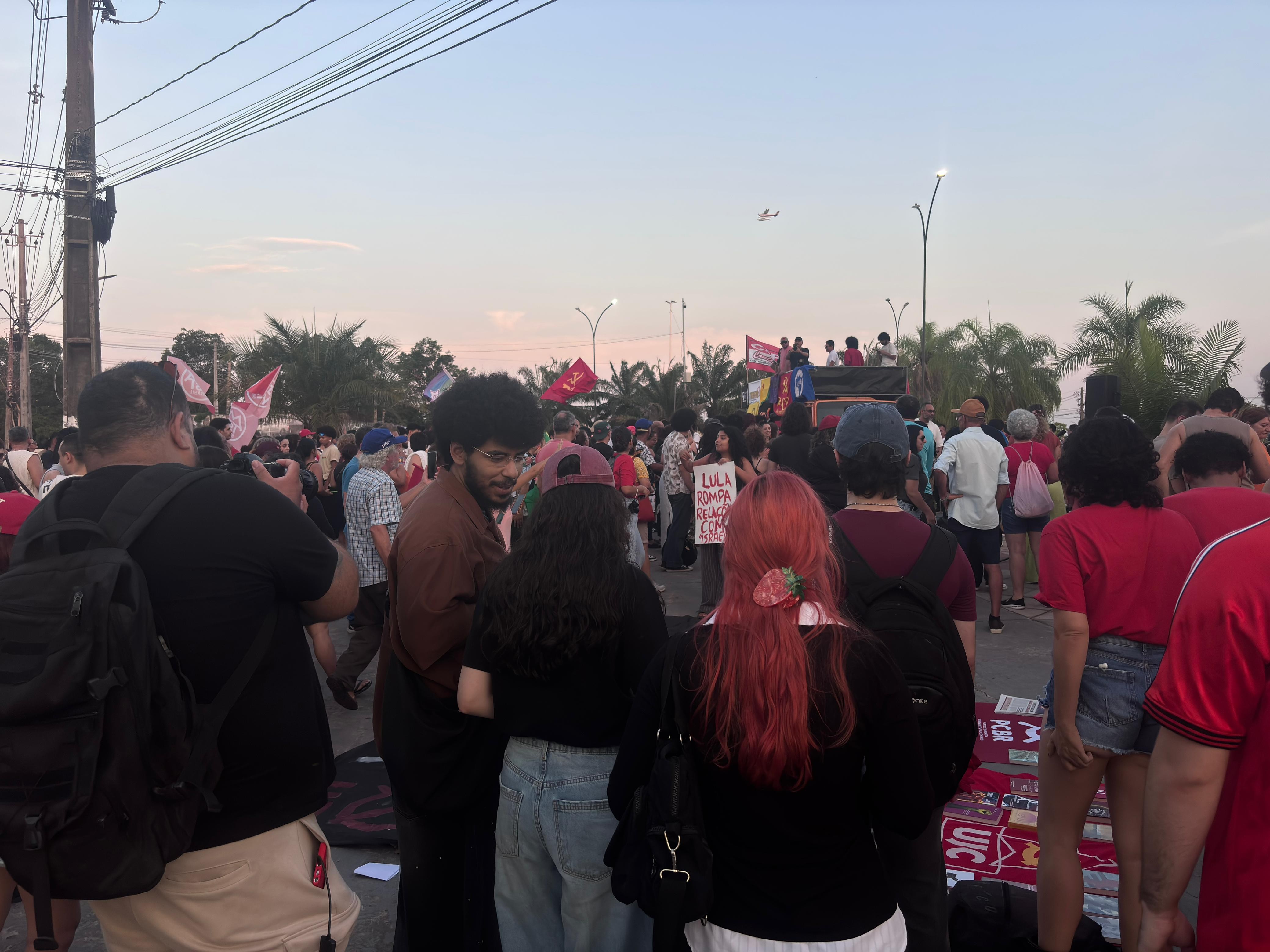 Manifestantes fazem ato contra PEC da Blindagem e PL da Anistia em Rio Branco