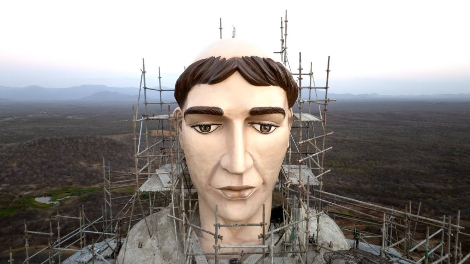 Cabeça de Santo Antônio no Ceará tem pintura finalizada após estátua ficar incompleta por quase 40 anos