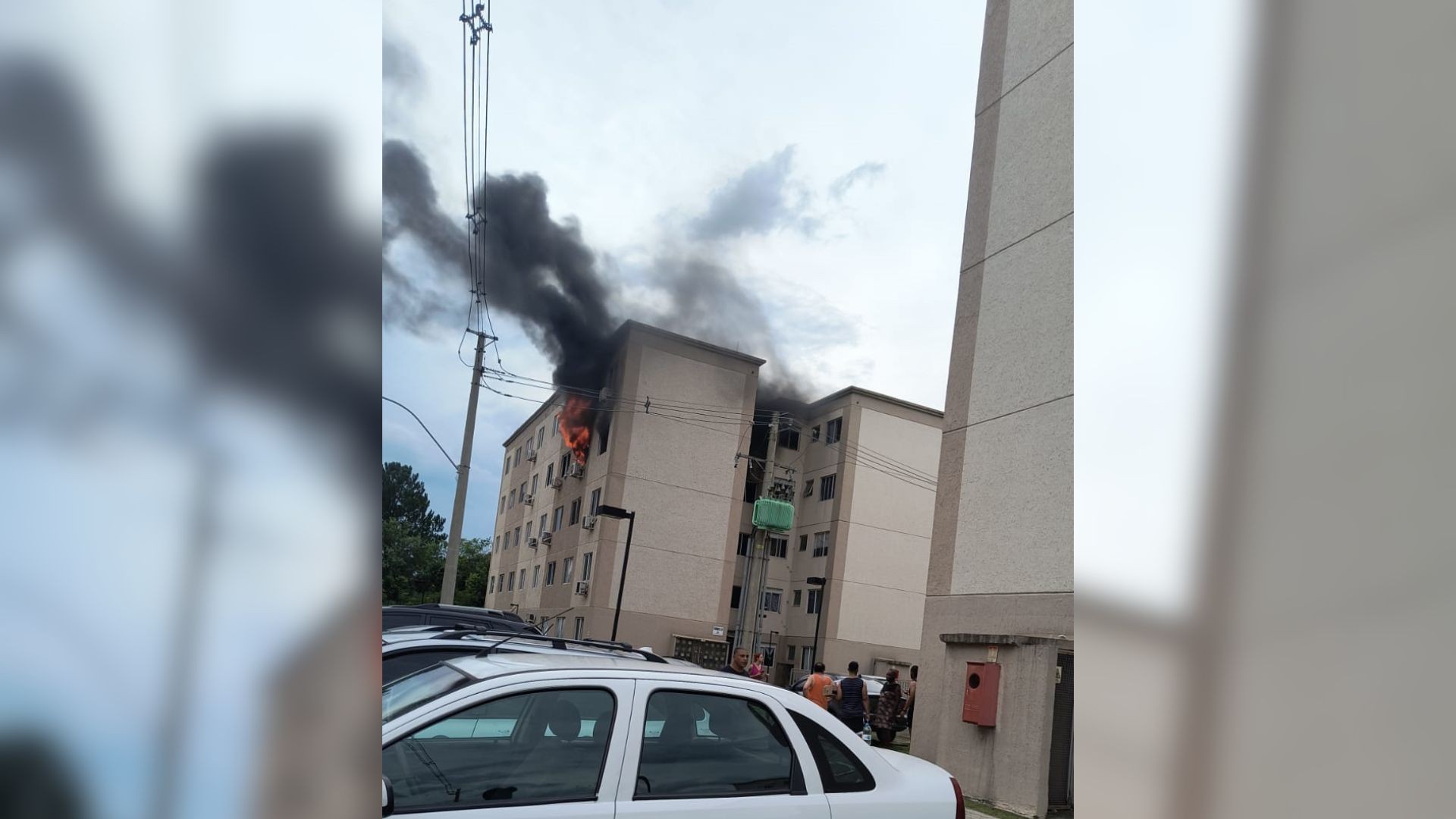Explosão atinge 20 apartamentos e fere 2 pessoas em condomínio de Gravataí