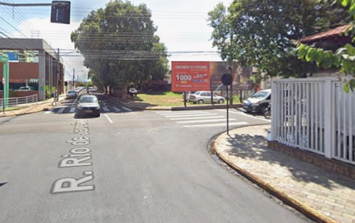 Idosa de 72 anos morre após batida entre moto e carro no Centro de Votuporanga