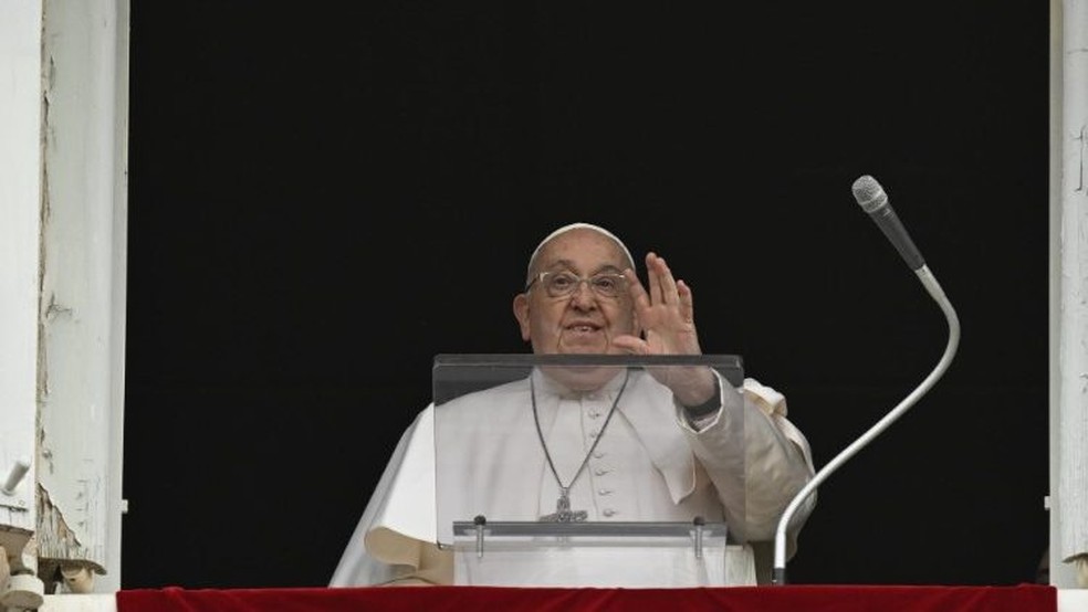 Papa Francisco em ração semanal do Angelus, na Praça de São Pedro — Foto: VATICAN MEDIA/Divulgação