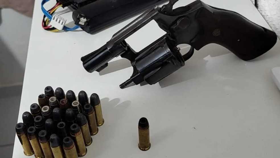 Arma de fogo apreendida — Foto: Polícia Civil/Divulgação