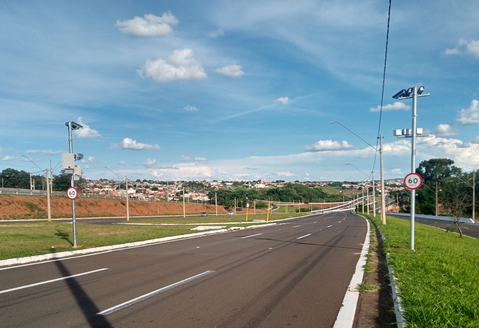 Radar e semáforo entram em operação para reforçar segurança no trânsito de Bauru